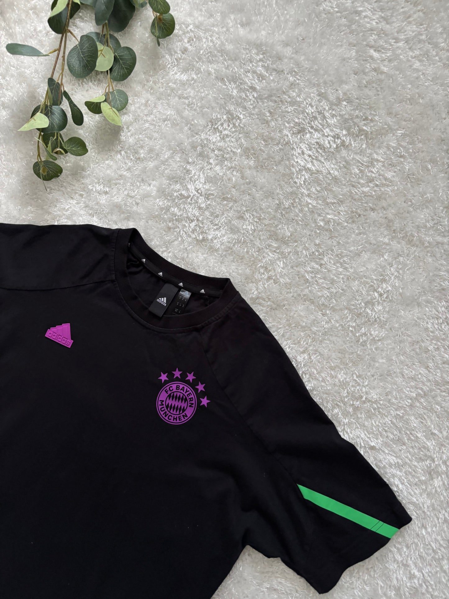 Adidas T-Shirt