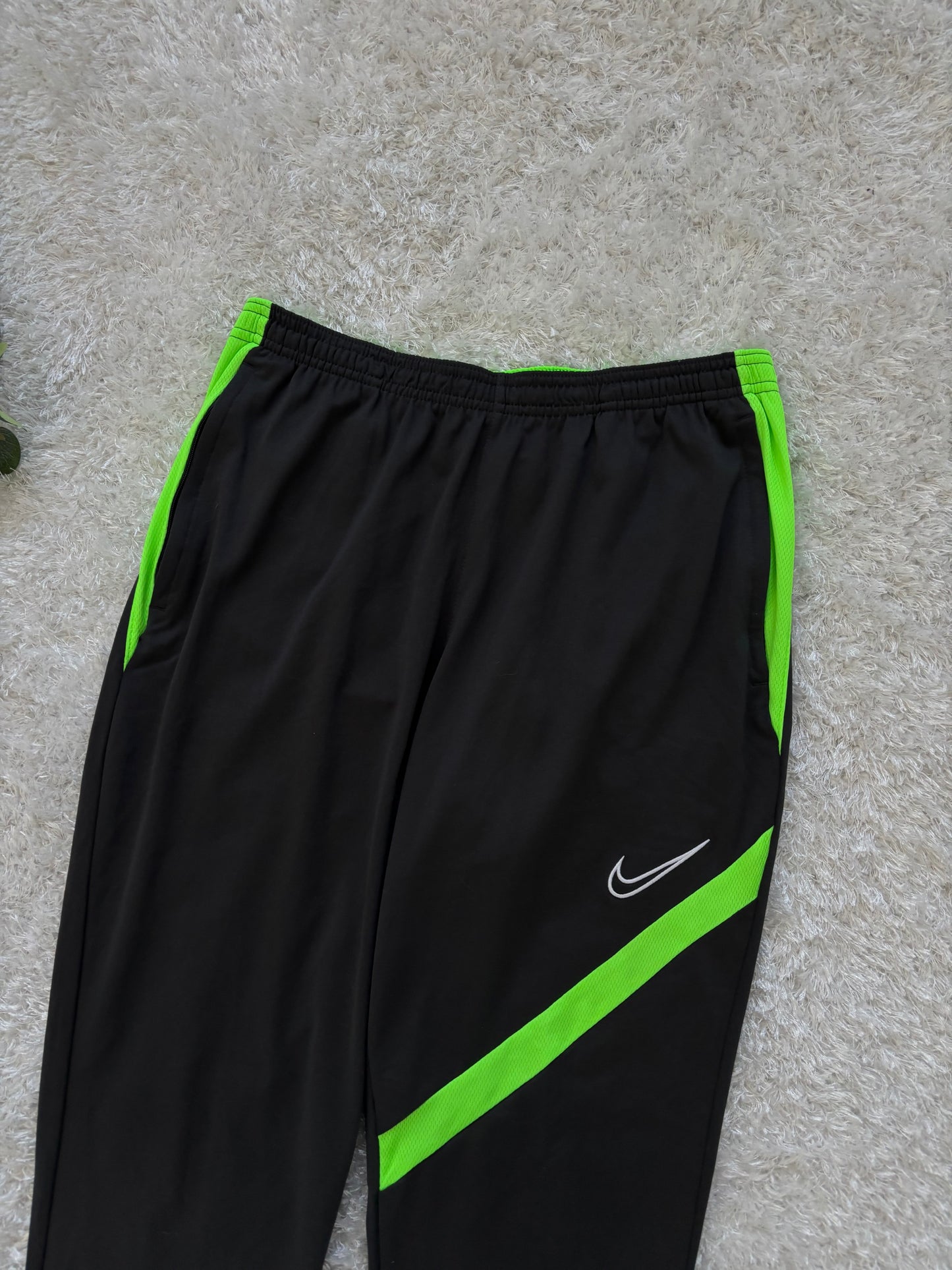 Nike TrackPants