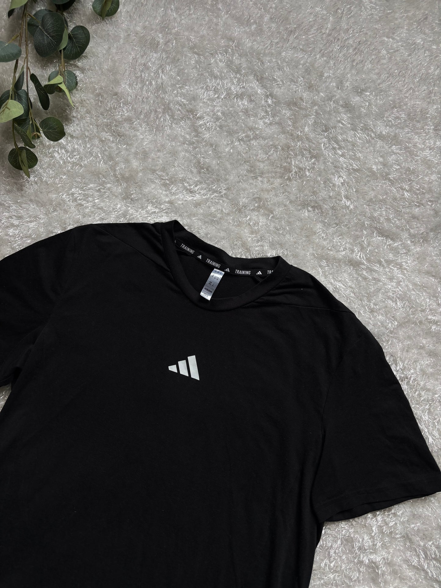 Adidas T-Shirt