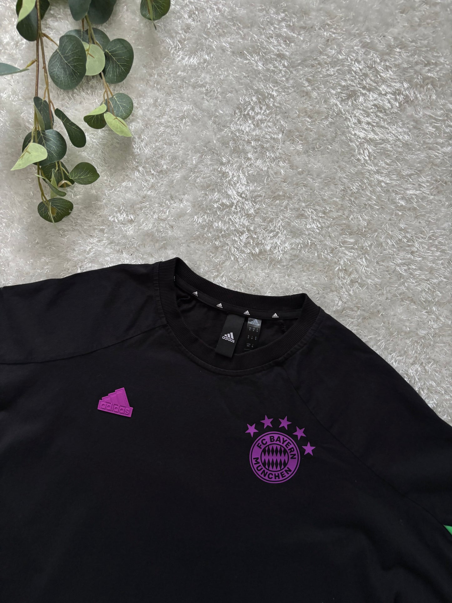 Adidas T-Shirt