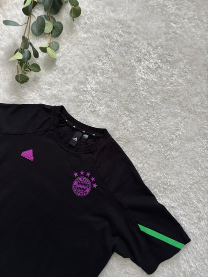 Adidas T-Shirt