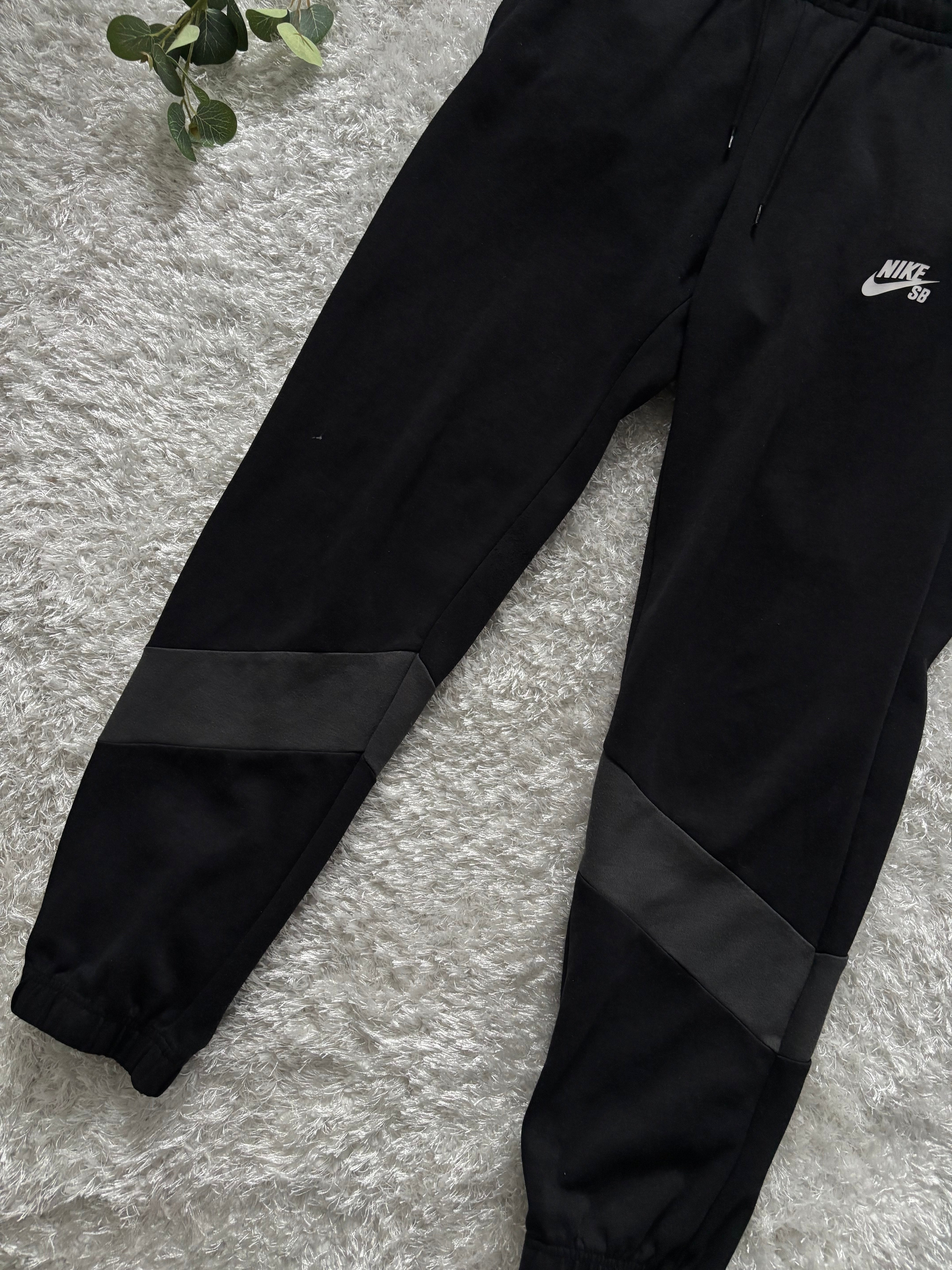 Nike SB TrackPants