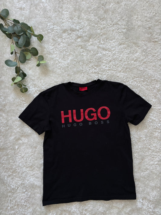 Hugo Boss T-Shirt (Леко Напукана)