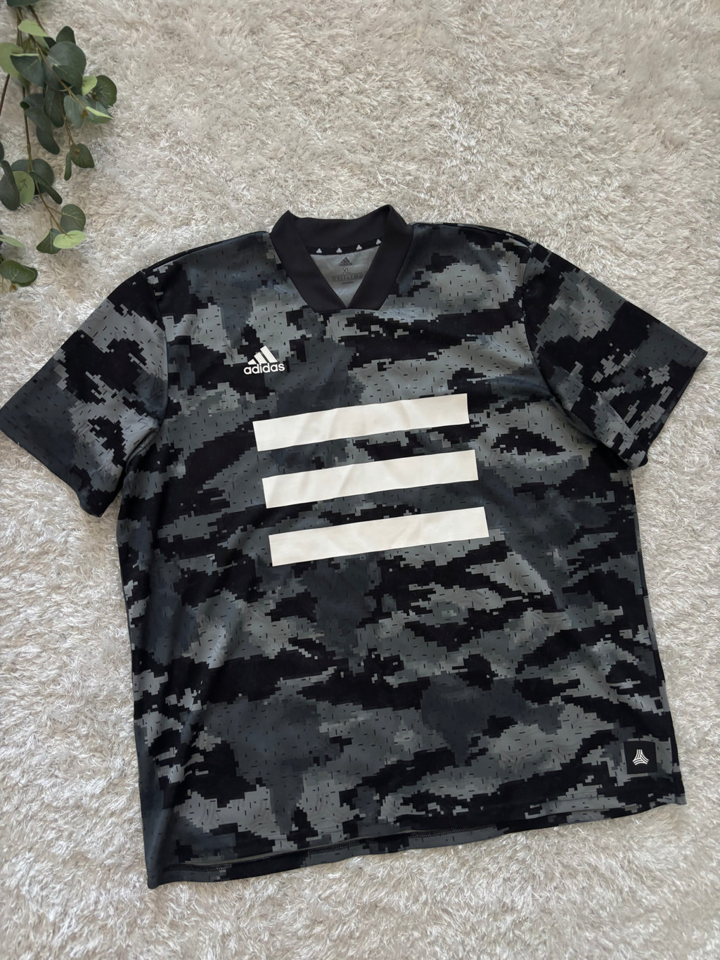 Adidas T-Shirt