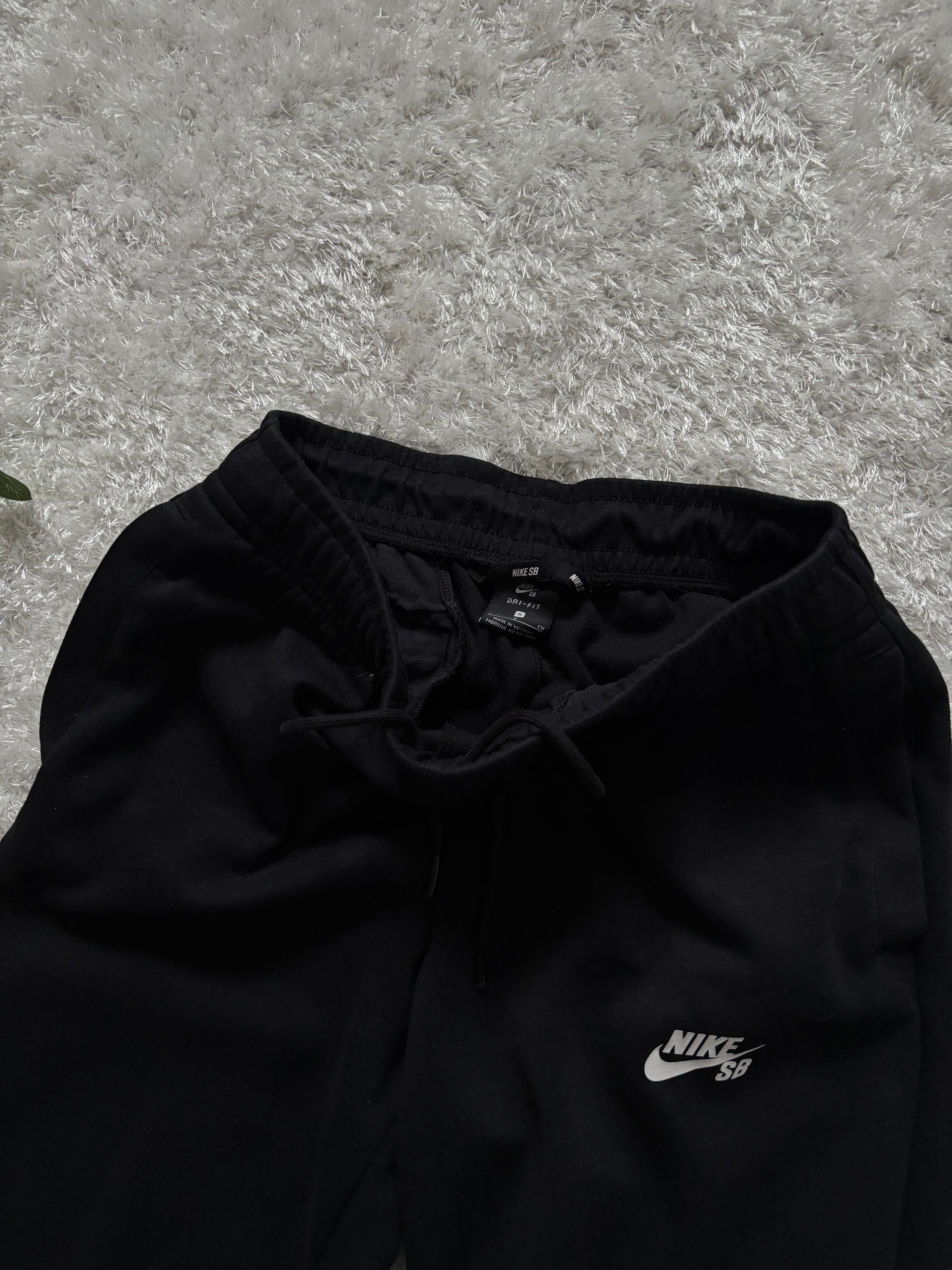 Nike SB TrackPants