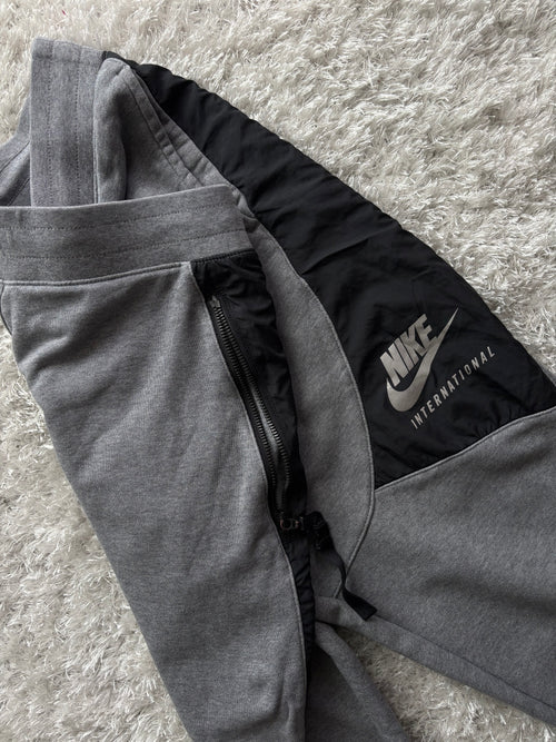 Nike TrackPants