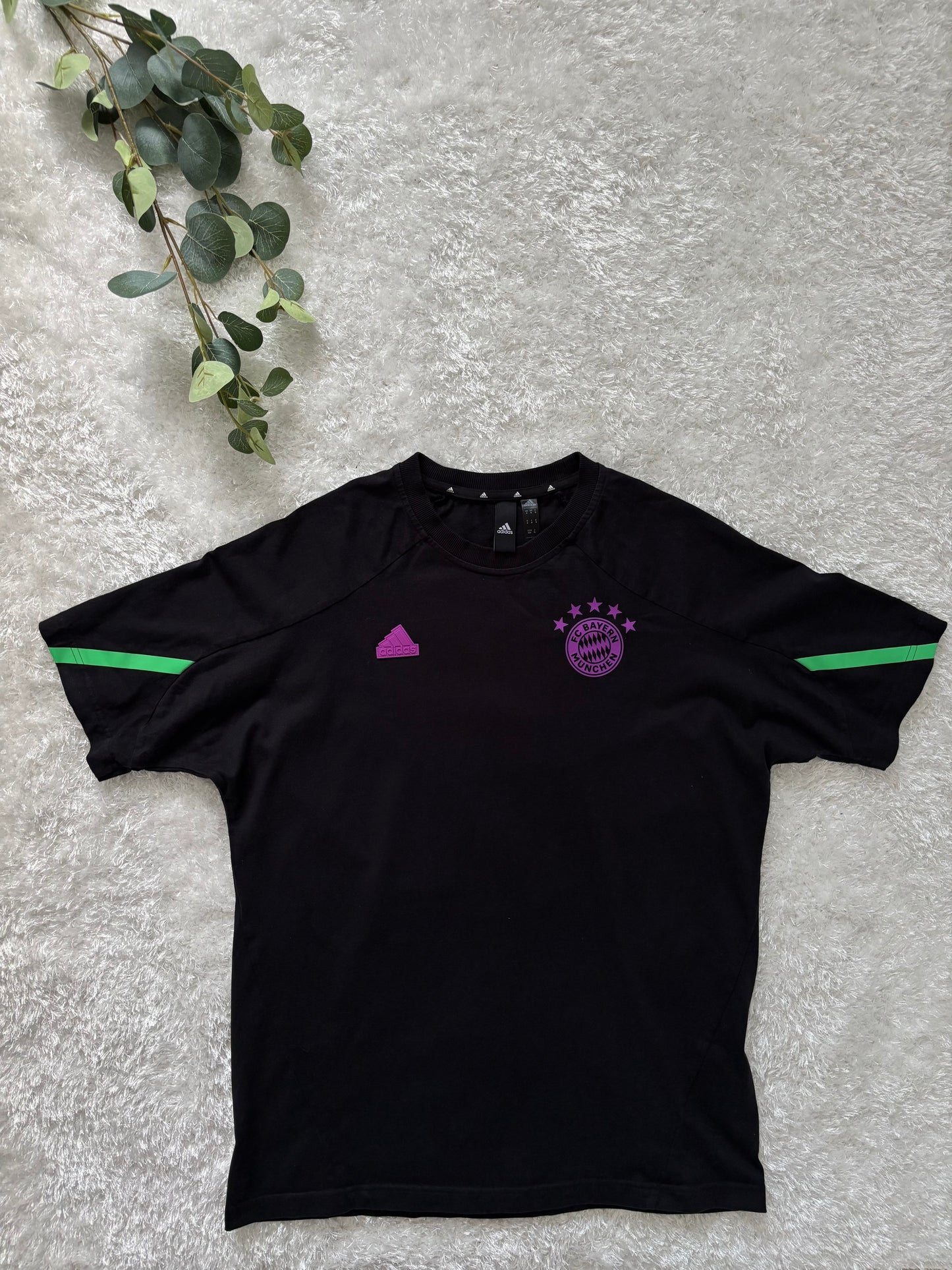 Adidas T-Shirt