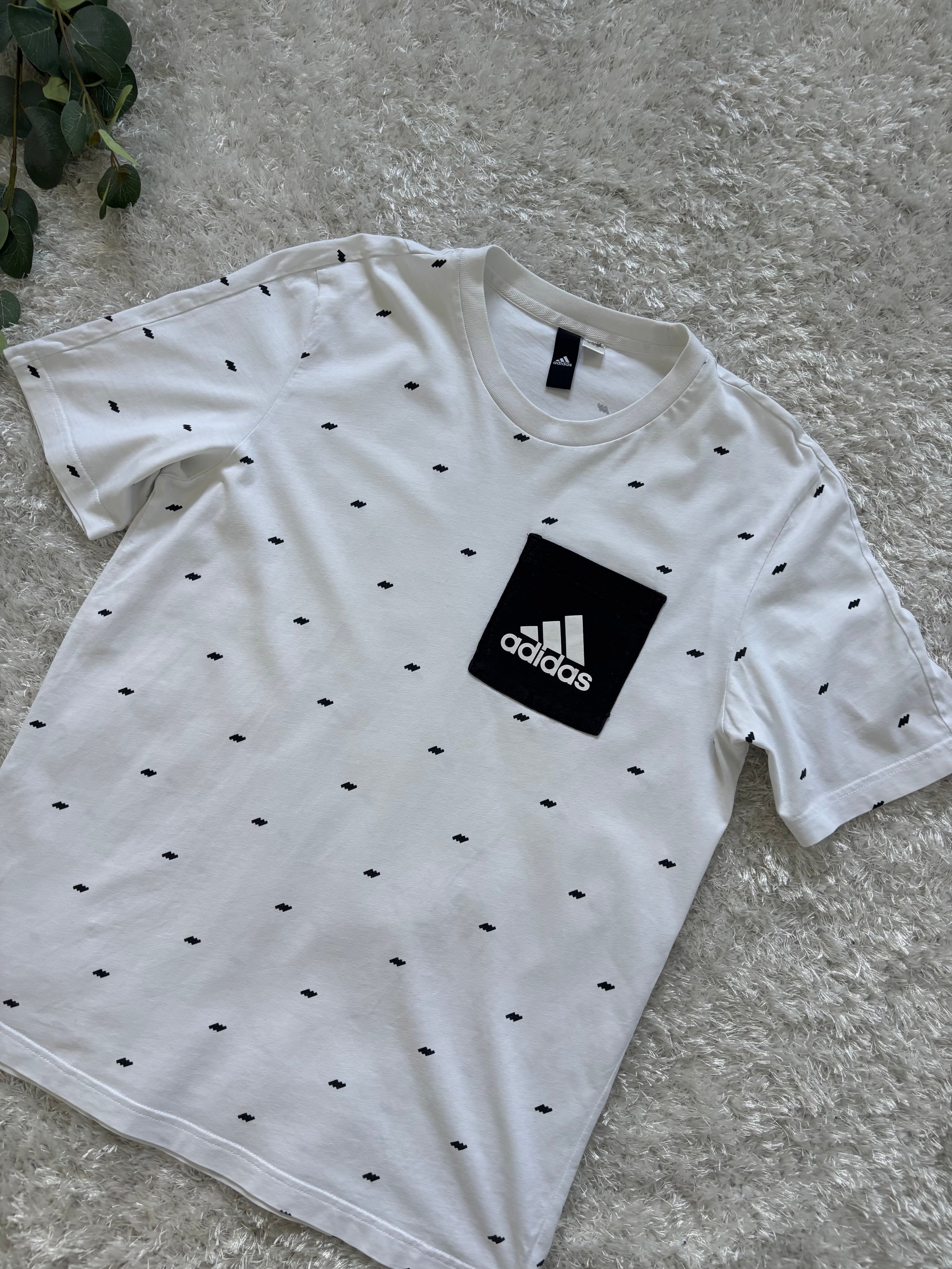 Adidas T-Shirt