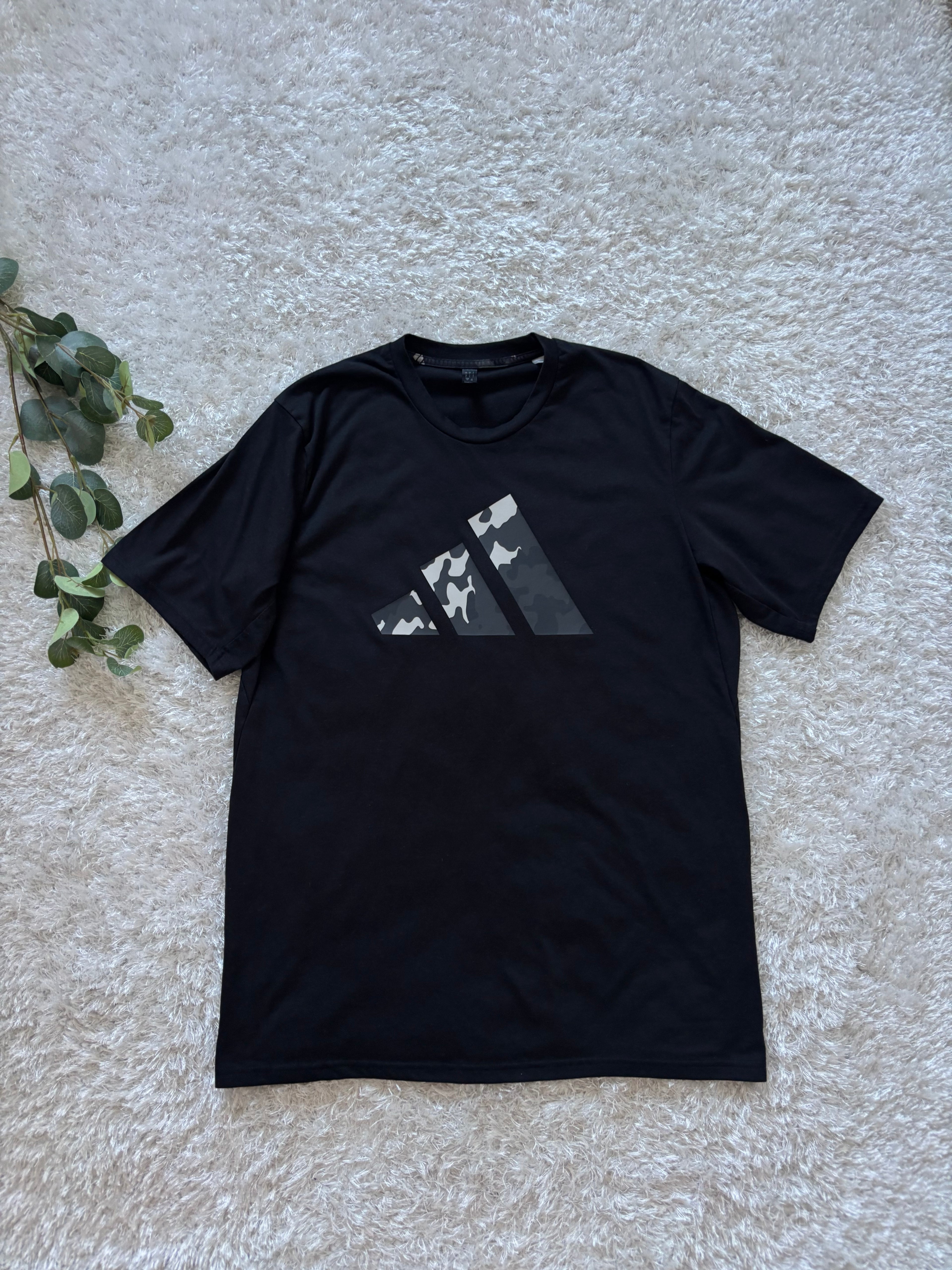 Adidas T-Shirt