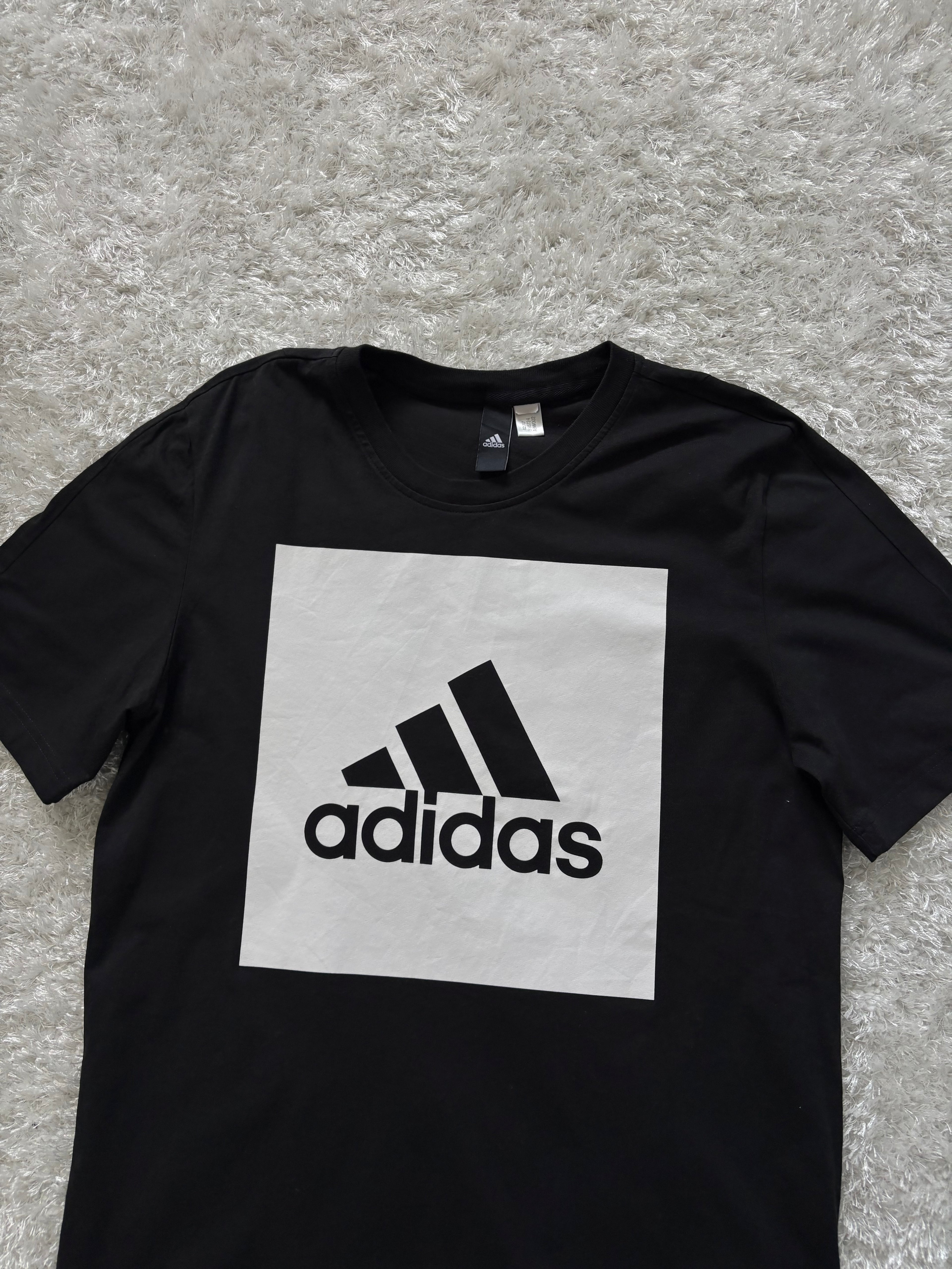 Adidas T-Shirt