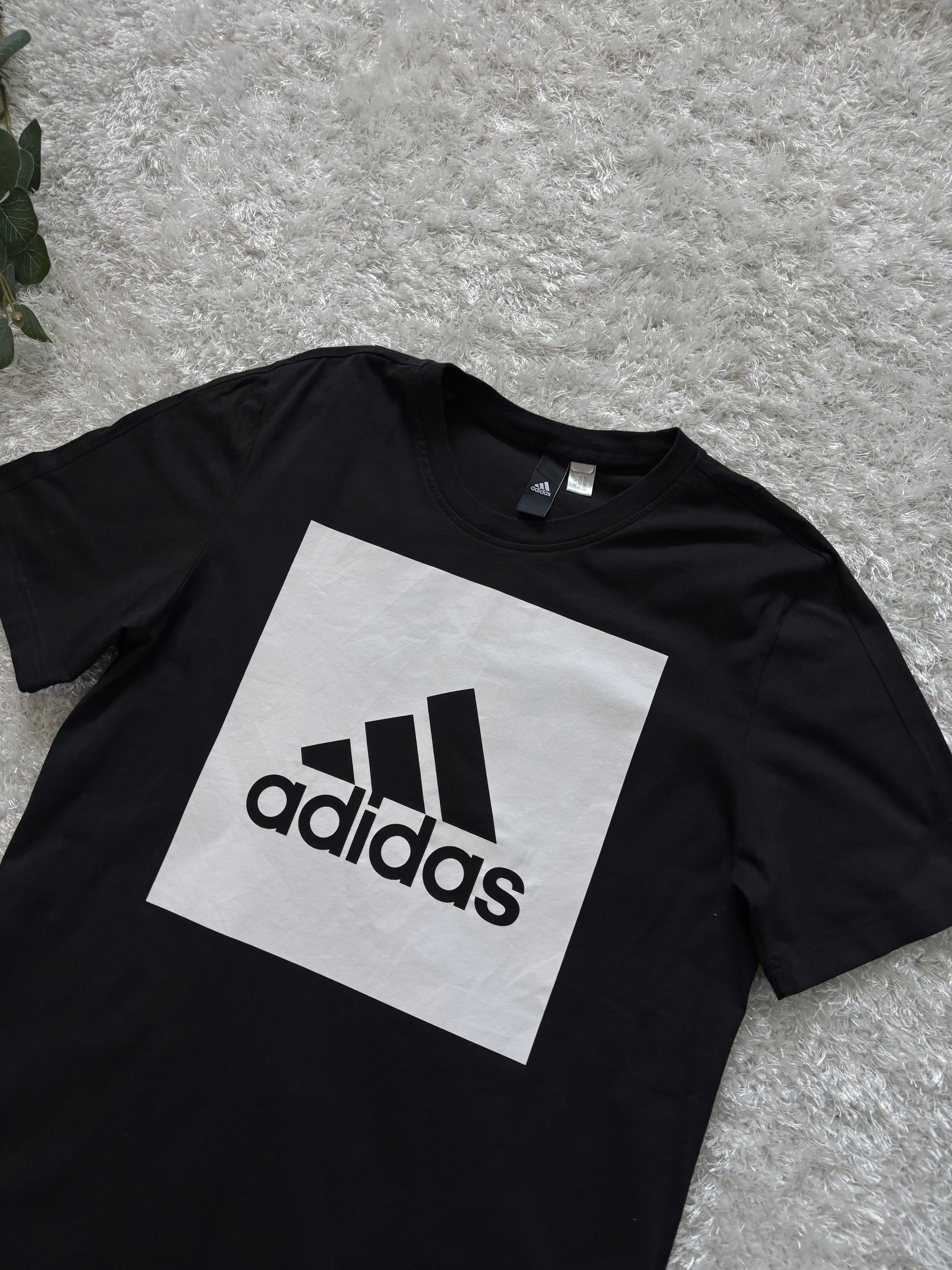 Adidas T-Shirt