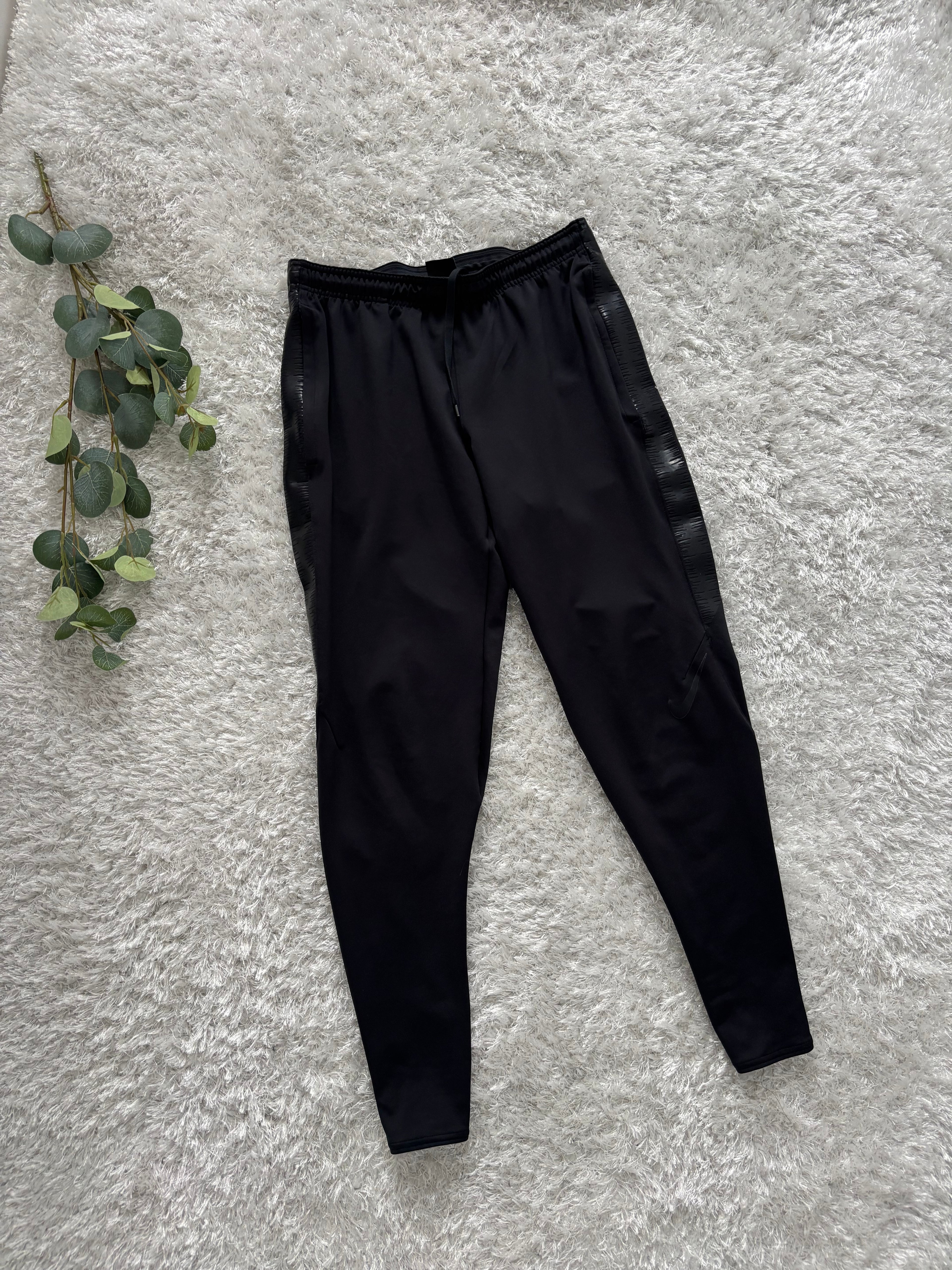 Nike TrackPants