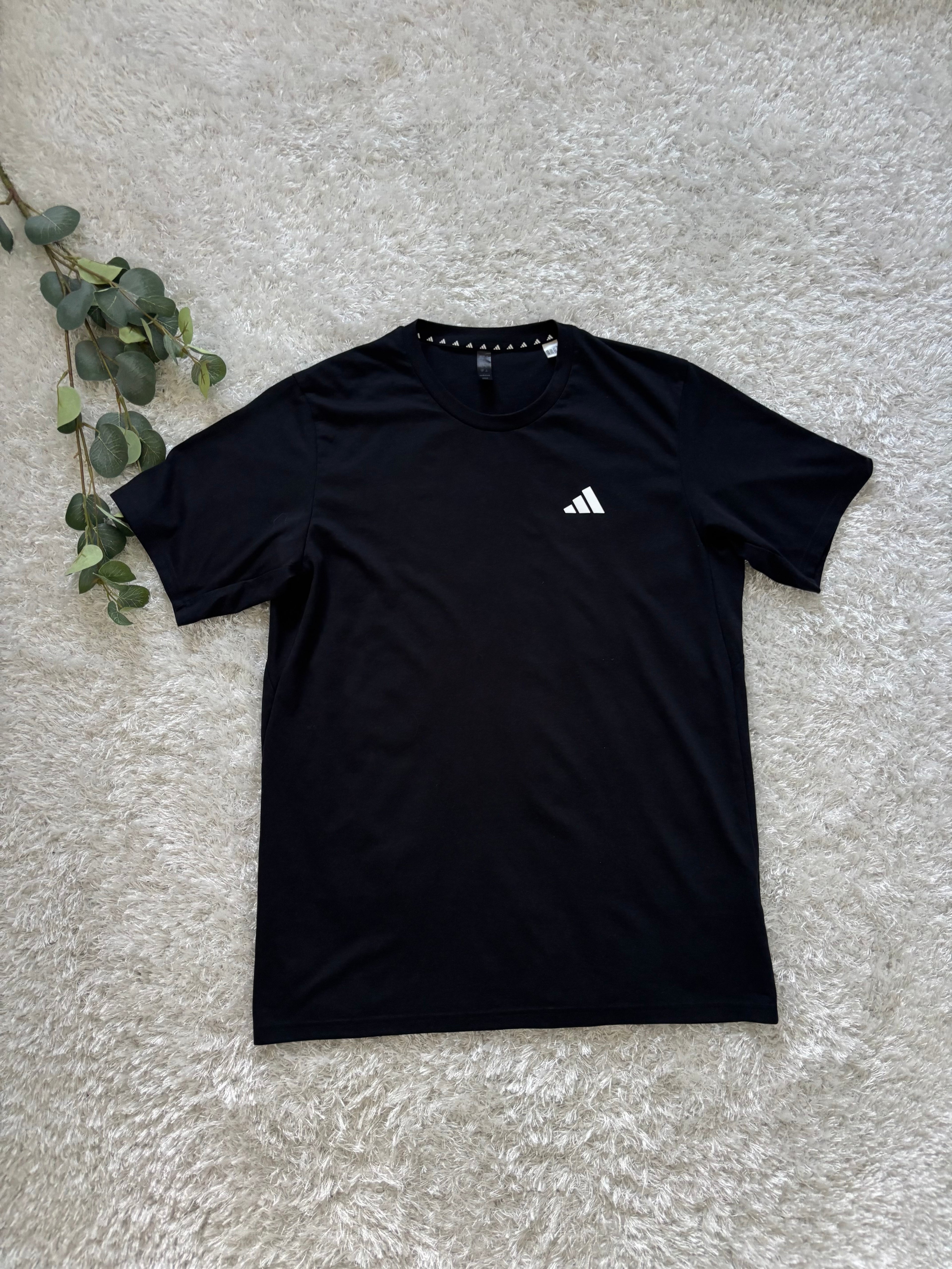 Adidas T-Shirt